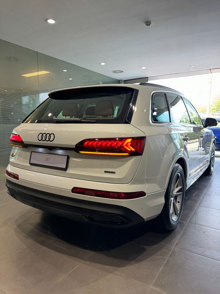 Audi Q7 - Image 1